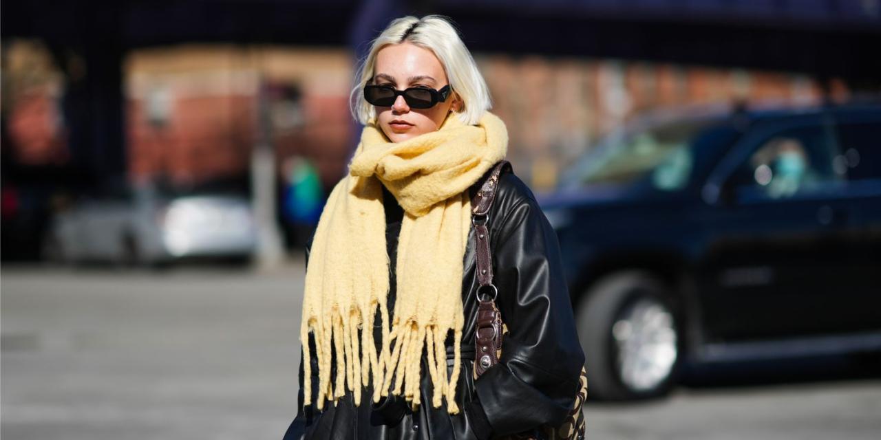How to Tie a Scarf: A Step-By-Step Tutorial Video Showing 18 Ways to Wear a  Scarf
