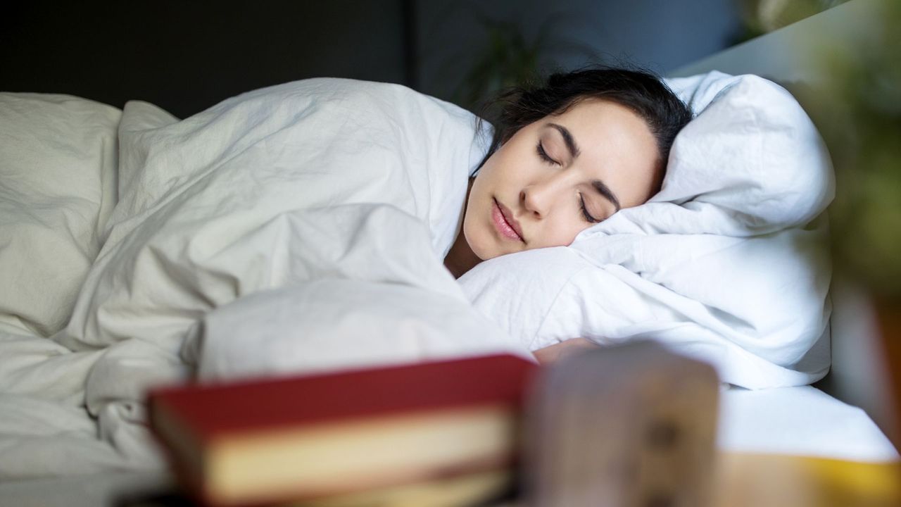 How the seasons change our sleep - BBC Future