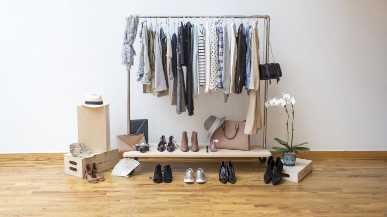 “Capsule Wardrobe Magic: Simplifying Your Closet, Maximizing Your Style”